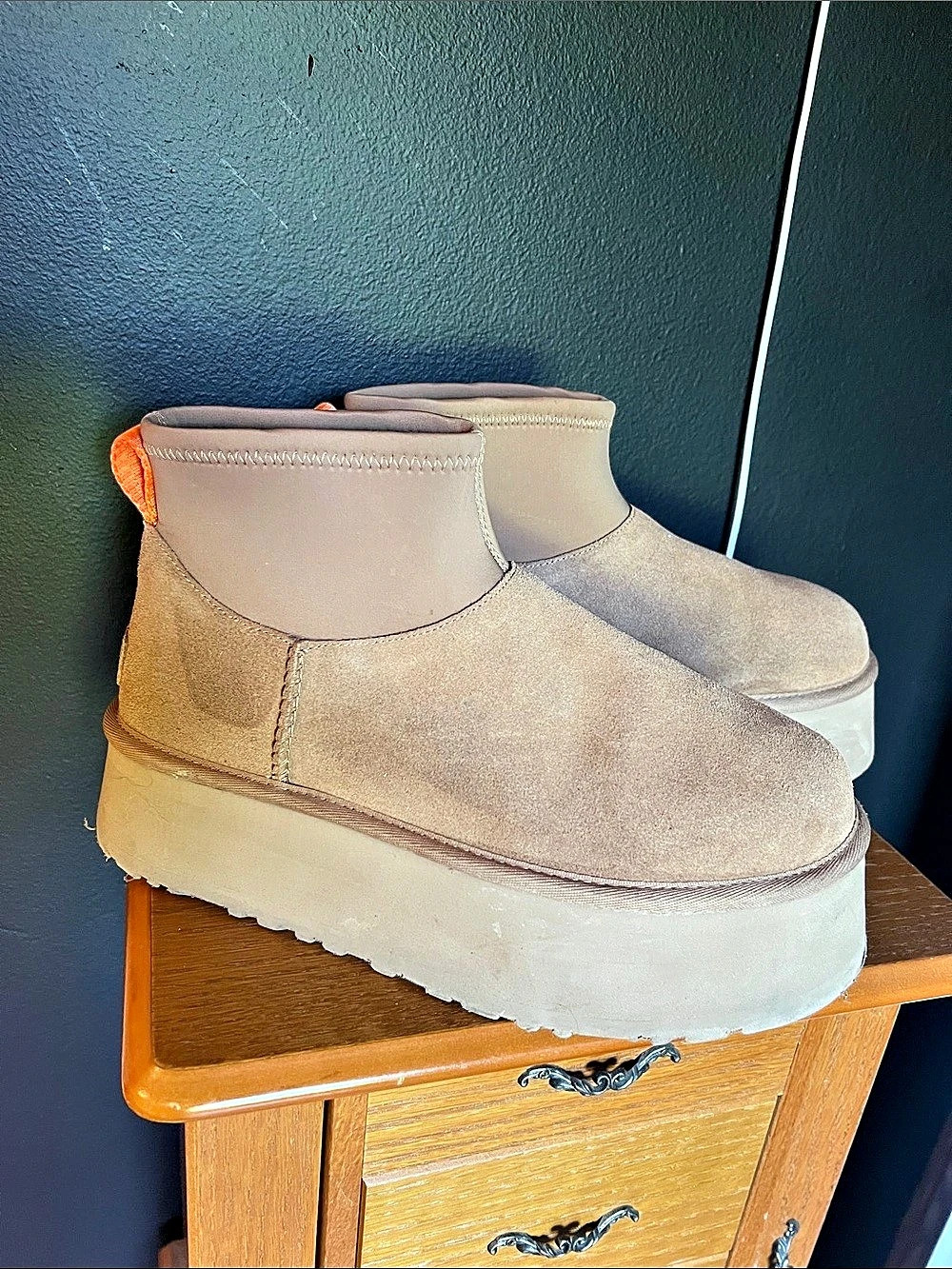 UGG Mini Dipper Platform Ankle Boots in Brown Chestnut